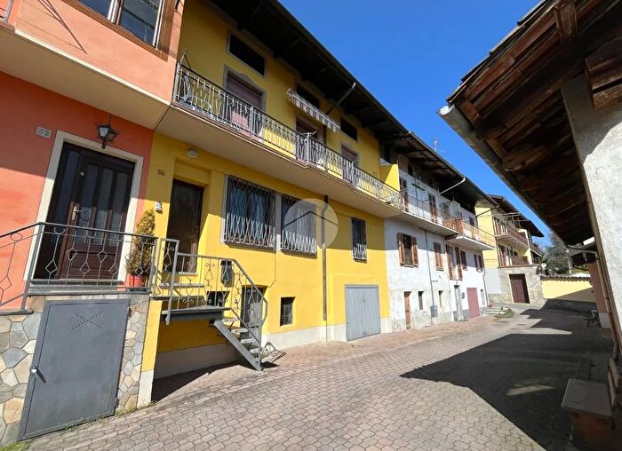 Casa con 8 locali in vendita in Via Carlo Massa, Andorno Micca