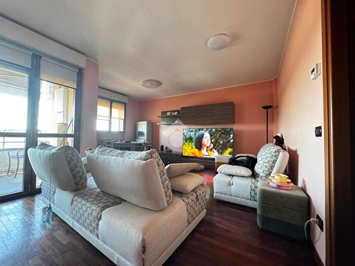 Appartamento trilocale in vendita in Via Ernesto Breda, Milano