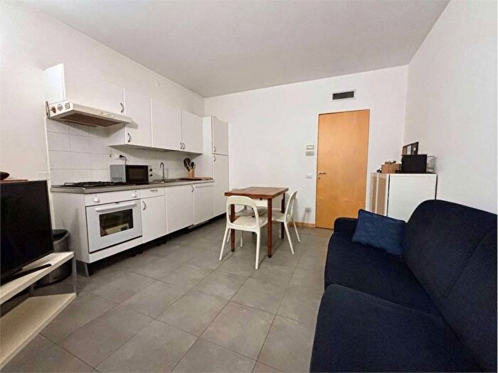 Appartamento bilocale in affitto in Via Giacosa, Rovereto, Milano