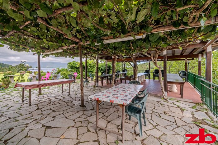 Appartamento con 12 locali in vendita in Via Superiore dellOlba, Genova