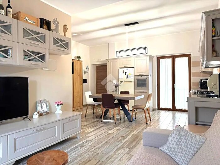 Appartamento trilocale in vendita in Via Anna Kuliscioff, Acerra