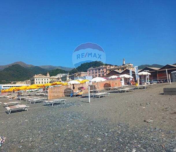 Appartamento trilocale in vendita in Via SantAmbrogio di Voltri, Genova