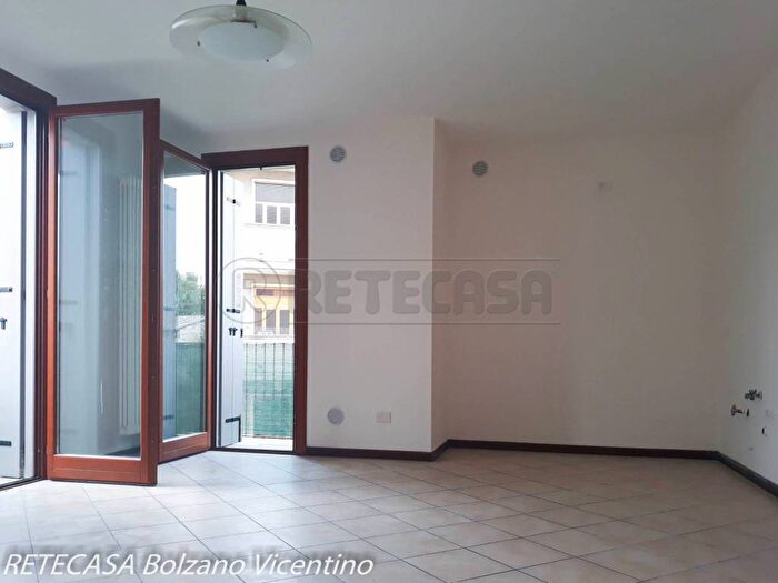 Appartamento trilocale in affitto in Via Vittorio Veneto, Centro, Quinto Vicentino