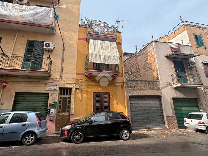 Appartamento trilocale in vendita in Via Paolo Caggio, Palermo