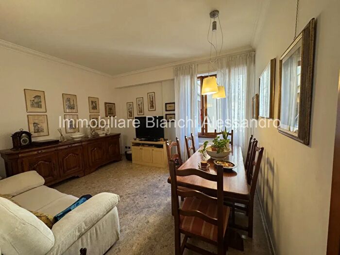 Appartamento con 6 locali in vendita in Via Dogali, Firenze