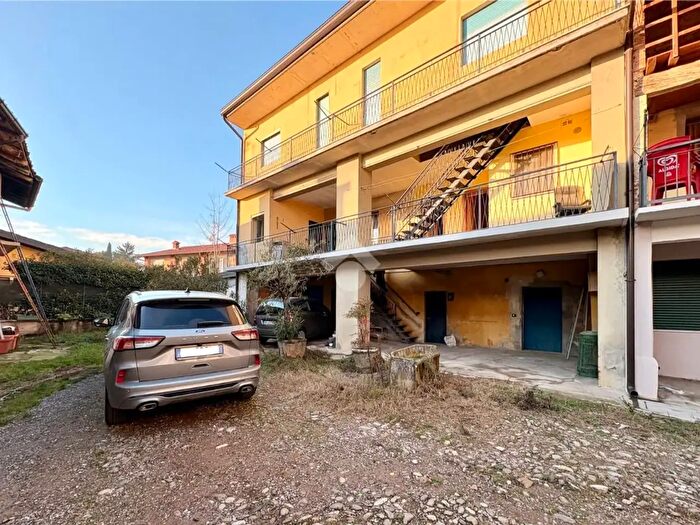 Casa con 6 locali in vendita in Via Monte Grappa, Spirano