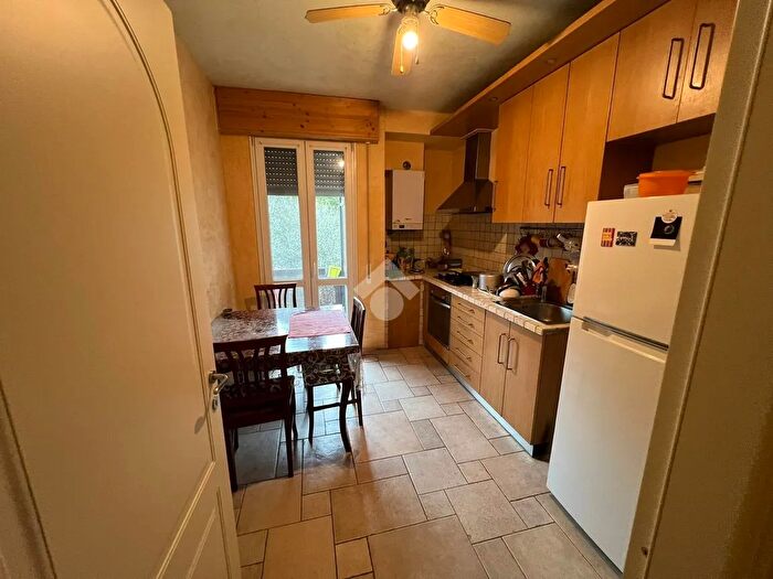 Appartamento trilocale in vendita in Via Jacopo Zanguidi, Parma