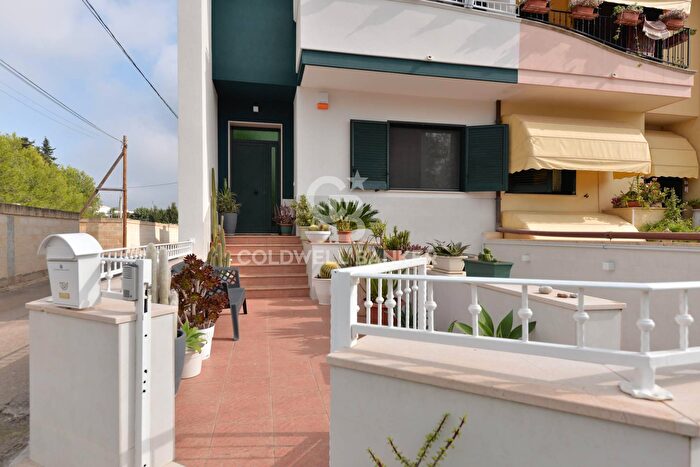 Casa quadrilocale in vendita in Via Lecce, Vernole