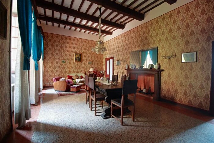 Appartamento con 7 locali in vendita in Via Sebastiano Ferdinandi, Montecchio