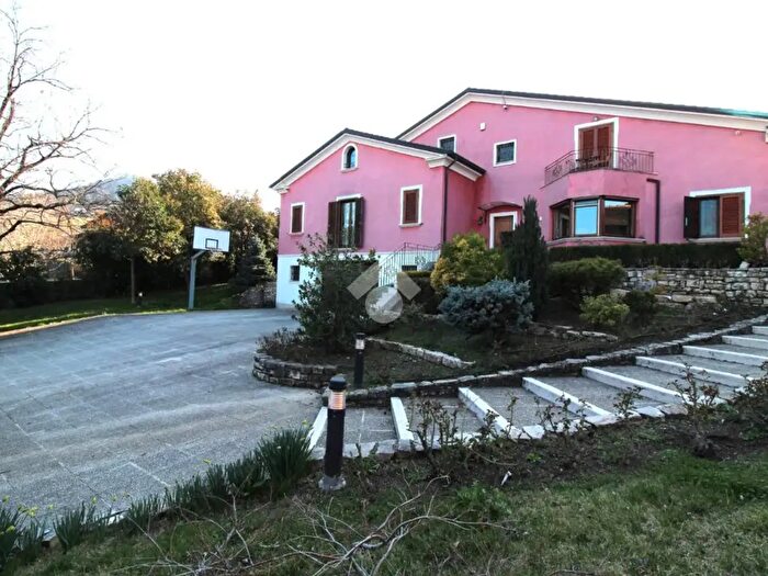 Casa con 9 locali in vendita in Strada Comunale Vazzieri, Ferrazzano