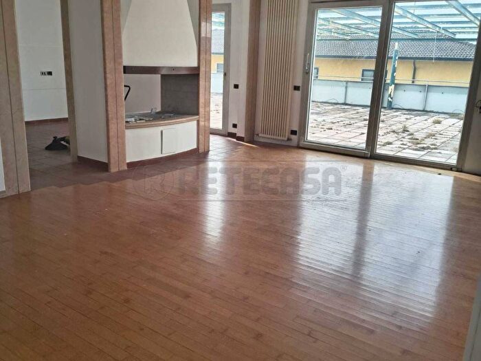 Appartamento con 5 locali in affitto in Via Piazzon, Centro, Creazzo