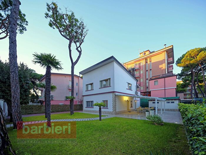 Casa con 10 locali in vendita in Via X Traversa, Cervia