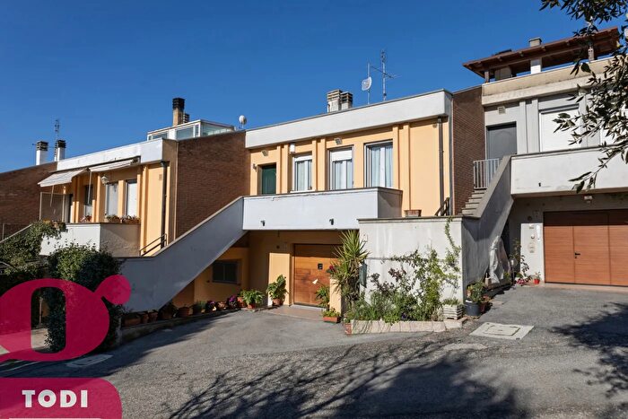 Casa con 5 locali in vendita in Collazzone