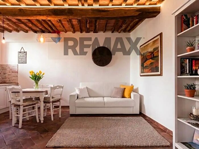 Appartamento trilocale in vendita in Via Santa Gemma Galgani, Lucca
