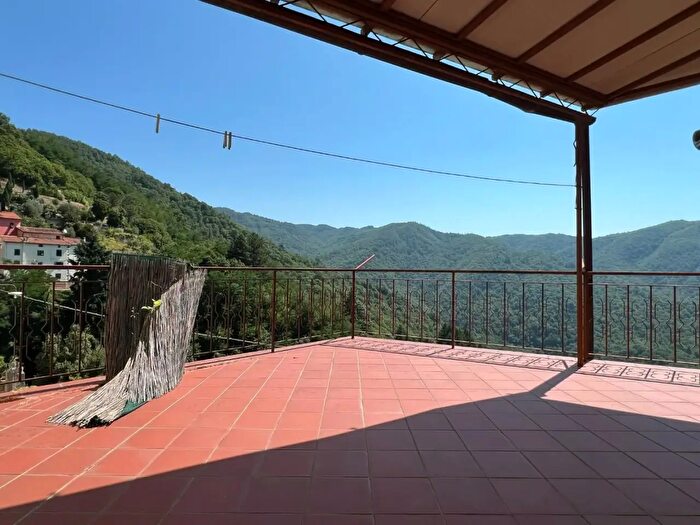 Casa con 6 locali in vendita in a Ruga Martini, Bagni Di Lucca
