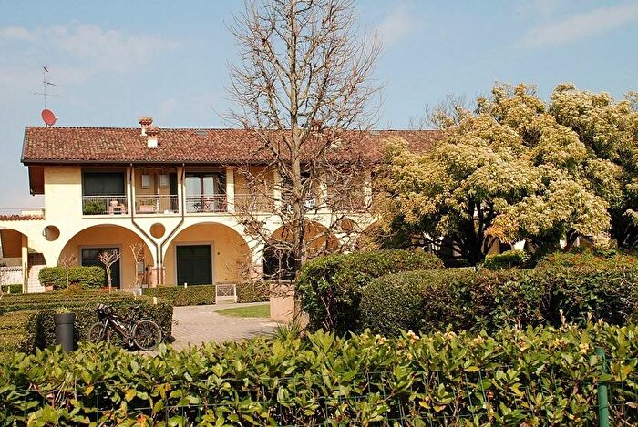 Appartamento bilocale in affitto in Viale Francesco Agello, Rivoltella, Desenzano del Garda