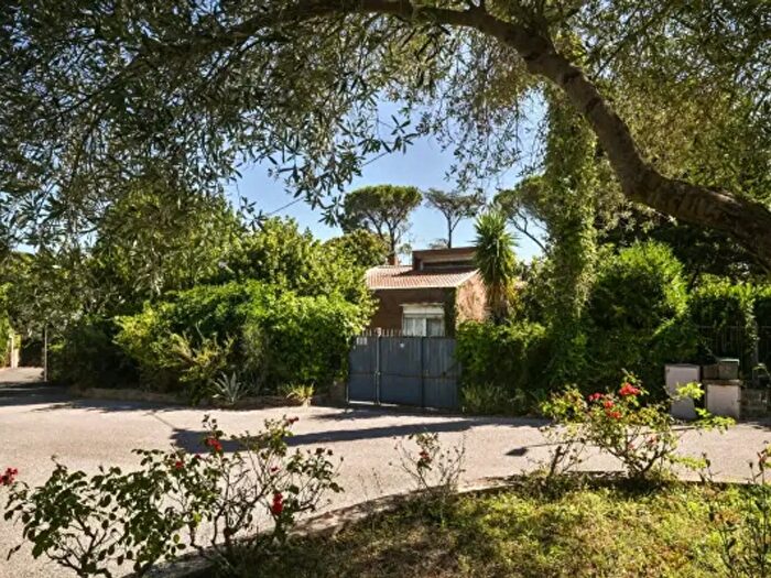Casa con 6 locali in vendita in Via delle Mimose, Anguillara Sabazia