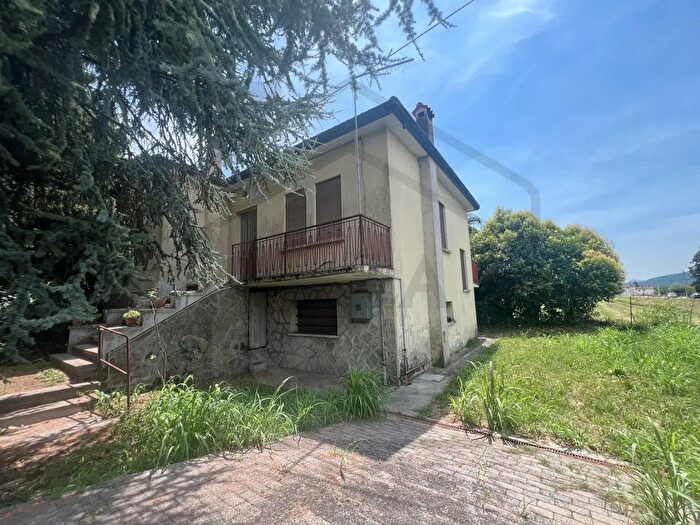 Casa trilocale in vendita in Via Fratelli Cervi, Montegrotto Terme