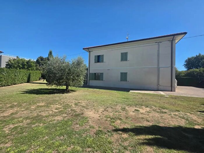 Appartamento con 6 locali in vendita in Cerreto Guidi