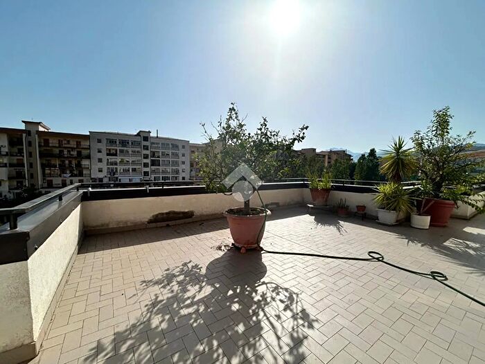 Appartamento con 5 locali in vendita in Via Gennaro Buongiorno, Salerno