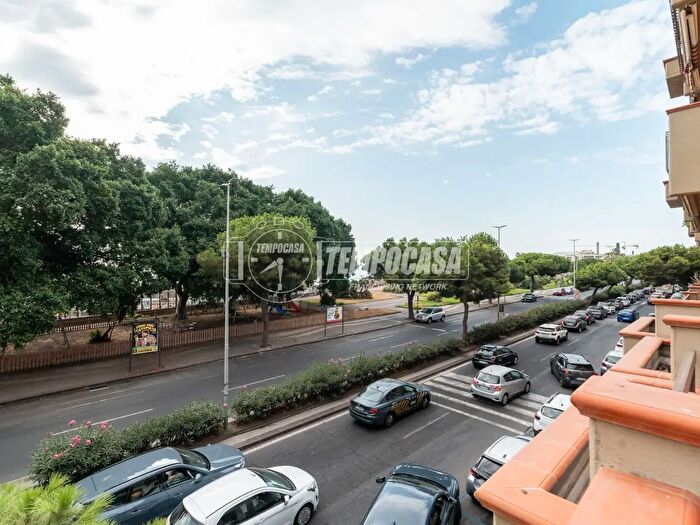 Appartamento con 8 locali in vendita in Viale Africa, Catania