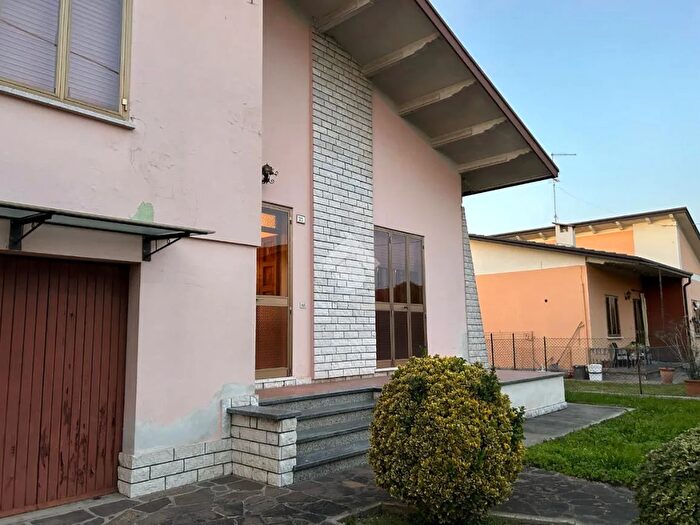 Casa con 5 locali in vendita in Via Concetto Marchesi, Suzzara
