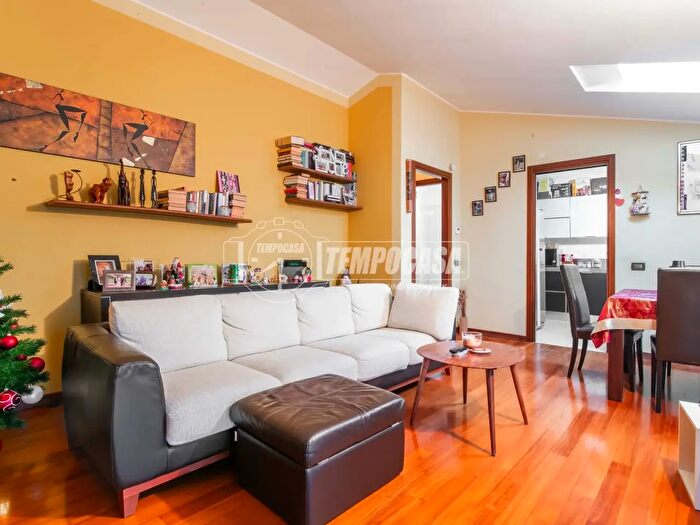 Appartamento trilocale in vendita in Via Toscanini, Guanzate