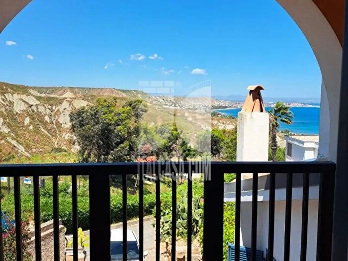 Casa con 5 locali in vendita in Viale Magna Grecia, Crotone