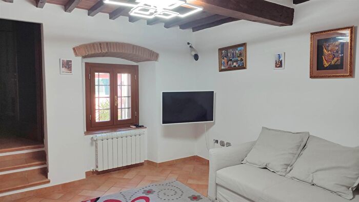 Casa con 5 locali in vendita in Pistoia