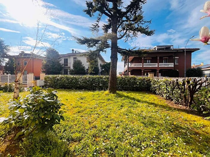 Casa con 6 locali in vendita in Piacenza