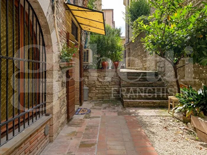 Appartamento bilocale in vendita in Via Biscaccianti, Gubbio