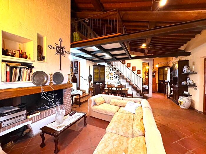 Casa con 6 locali in vendita in Campiglia Marittima