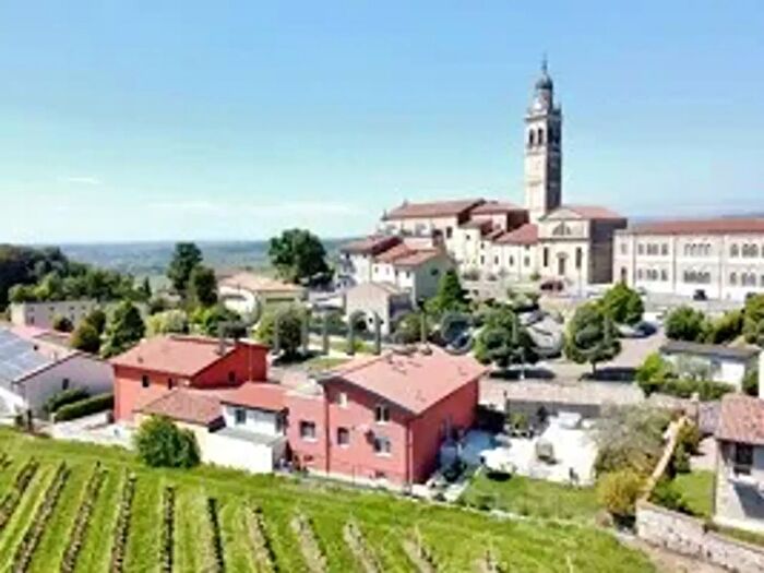 Appartamento trilocale in vendita in Viale Garibaldi, Colognola Ai Colli