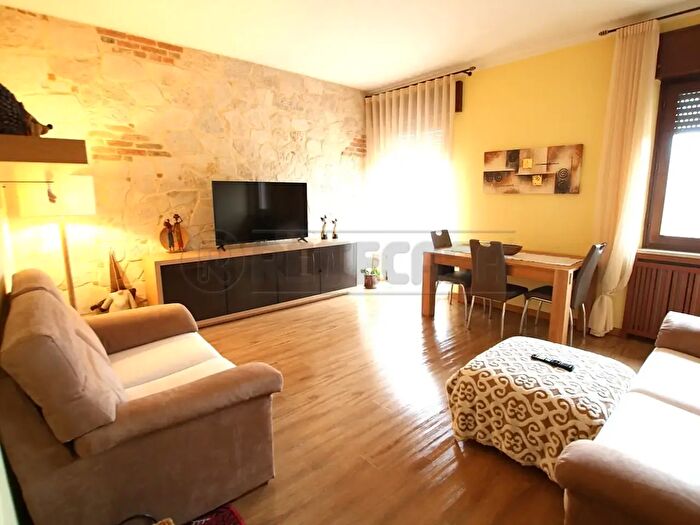 Appartamento con 6 locali in vendita in Via Barnaba Pizzardi, Vicenza