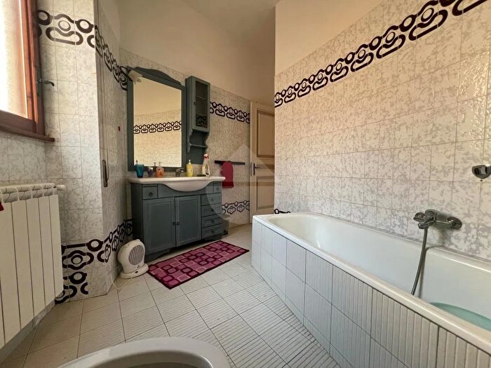 Casa con 5 locali in vendita in Ardea