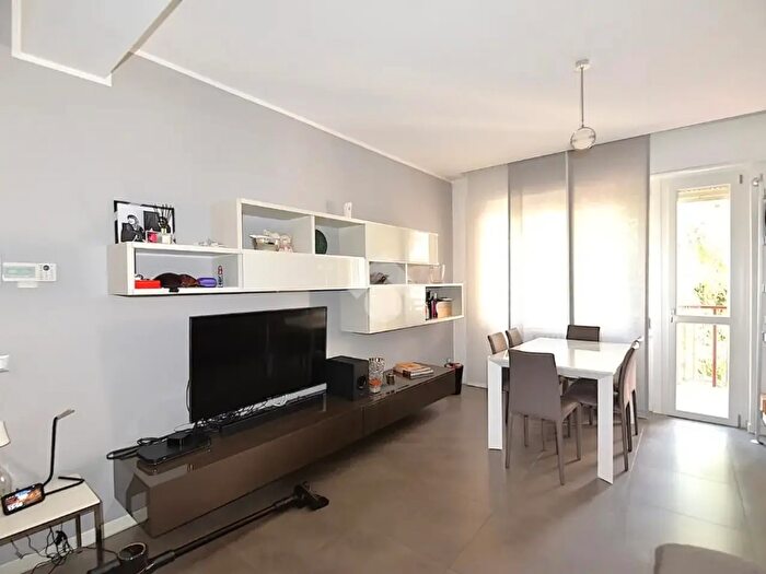 Appartamento trilocale in vendita in Via Mecenate, Milano