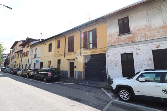 Case in Vendita e in Affitto - 2