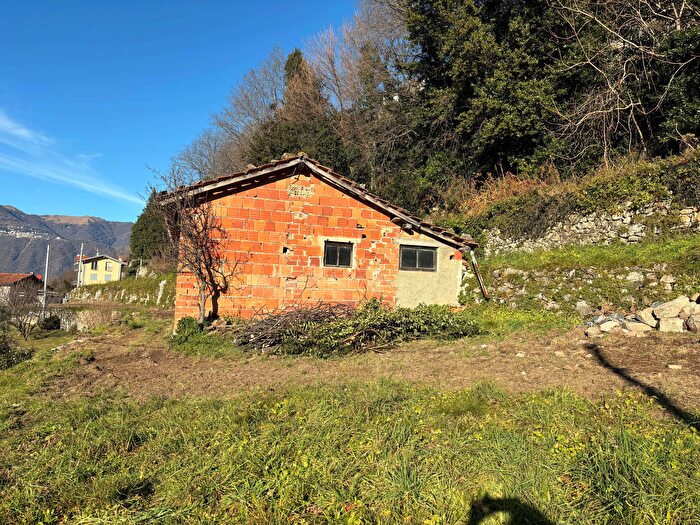 Casa quadrilocale in vendita in Via Pian del Tivano, Nesso