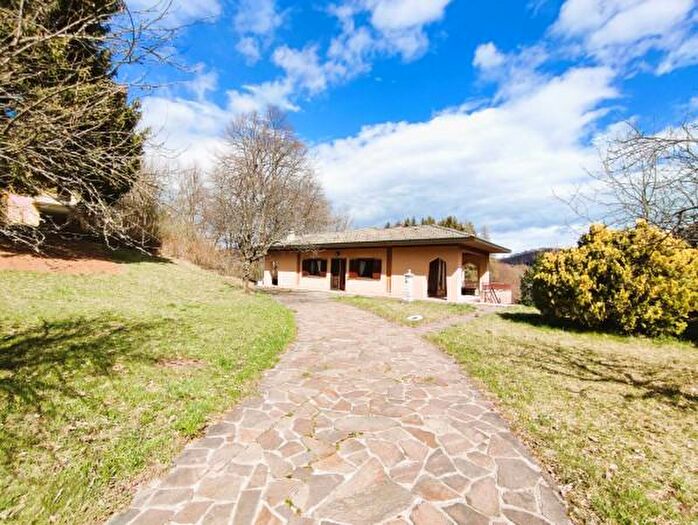 Casa trilocale in vendita in Via Alessandro Volta, Alta Valle Intelvi