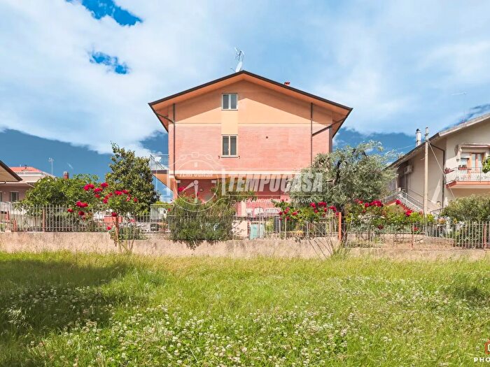 Casa con 10 locali in vendita in Via Canova, Cattolica