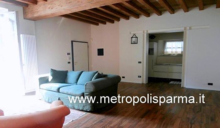 Appartamento trilocale in affitto in Strada Luigi Carlo Farini, Centro Storico, Parma