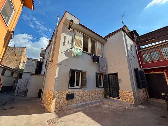 Casa quadrilocale in vendita in Via Taranto, Brusciano