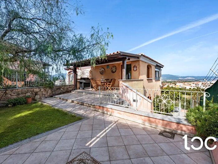 Appartamento con 5 locali in vendita in Budoni