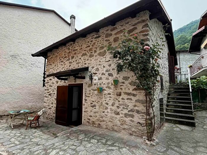 Casa quadrilocale in vendita in Civo