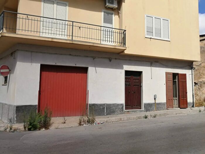 Appartamento con 5 locali in vendita in Via Denaro Castelvetrano, Castelvetrano