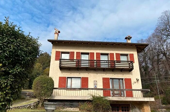 Casa con 9 locali in vendita in Montebelluna Via Cesare Battisti, Montebelluna