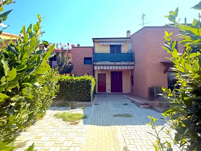 Appartamento trilocale in vendita in Via del Pino, Roccastrada