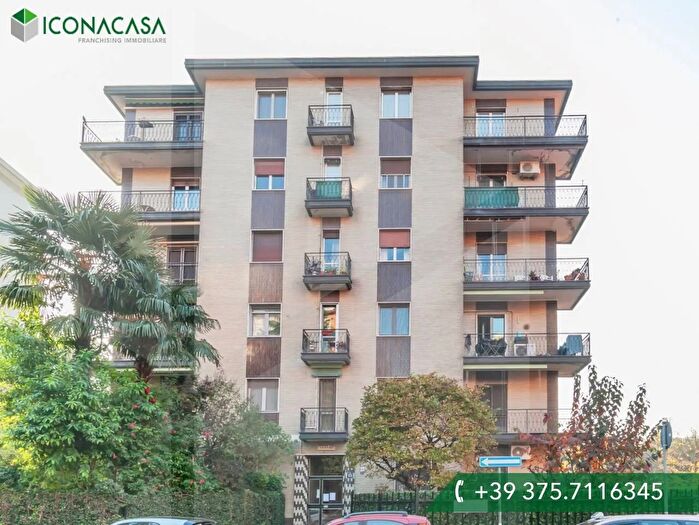 Appartamento trilocale in vendita in Via Val dOssola, Milano