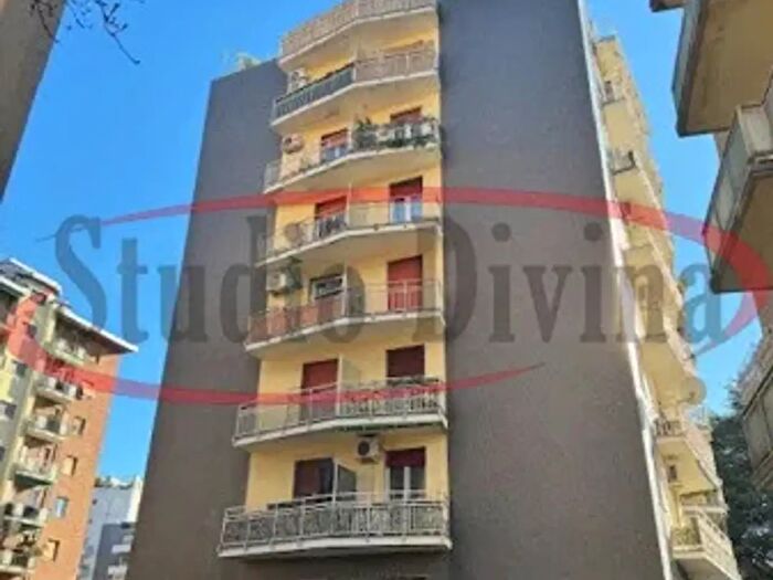 Appartamento trilocale in affitto in Via Ulisse Salis, Milano