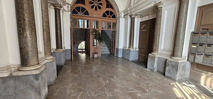 Appartamento con 10 locali in vendita in Corso Vittorio Emanuele, Napoli